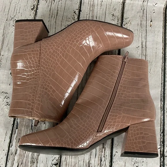 Steve Madden “Darma” Crocodile Embossed Ankle Boots Blush Tan Bootie Sz 10 - Picture 9 of 9